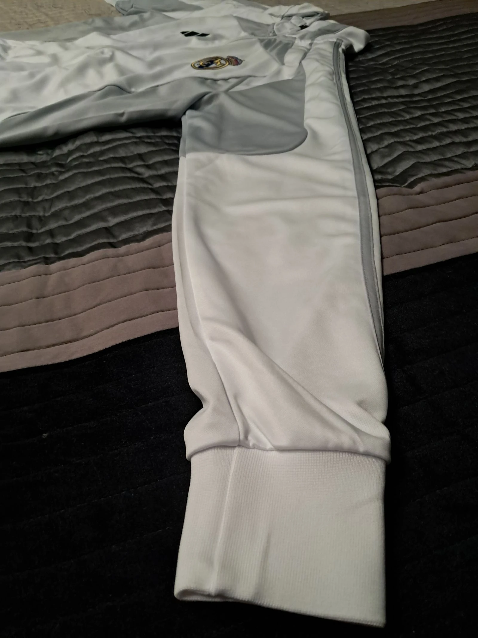 Real Madrid Tracksuit 25/26 - Full Set - Size M – photo 5